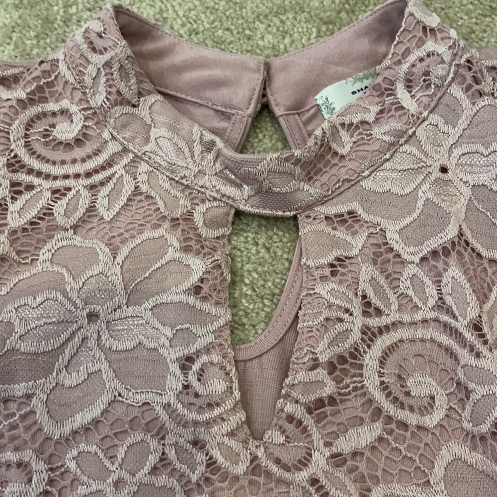 Lace keyhole tank, mauve, size large